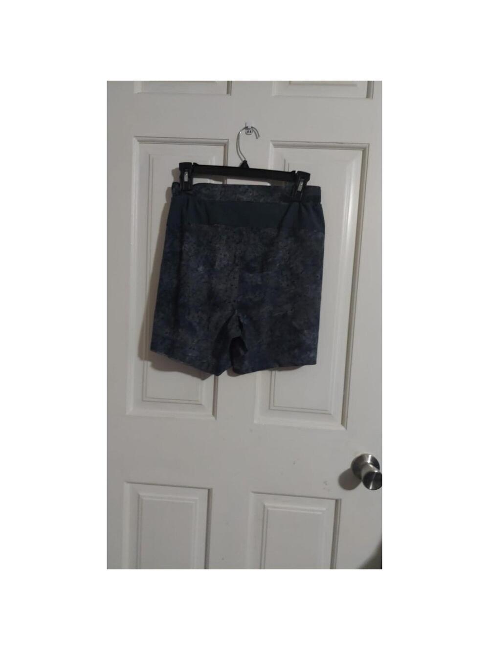 Lululemon grey black shorts womens black sz s l